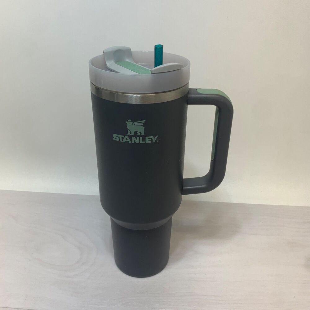 Stanley 40 oz. Quencher H2.0 FlowState Tumbler Charcoal‎ Gray